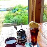 カフェ コフェル - ハンドドリップコーヒー　650円/アイスフロート　750円　ガレット注文で△200円