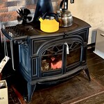 お野菜懐石＆organic cafe～manaya（安曇野）～ - 薪ストーブ