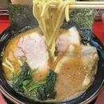 豚骨醤油ラーメン 王道家 柏店 - 