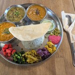 ティーファクトリー 如春園 - スペシャルミールス　カレー３種盛り¥1,650（ケララチキンカレー、３種の豆カレー、ポークキーマカレー）