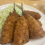 弥次喜多 - ふっくらとした肉厚なアジフライ