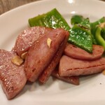 大衆酒場 パーラーヒバリ - 長崎雲仙ハムとピーマン