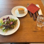 Vecchia casa.Amuni - ミックスサラダと自家製フォカッチャ