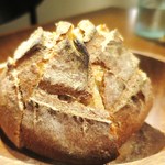 レストランユニック - 自家製ライ麦パン