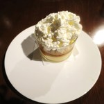 レストランユニック - プリンとホイップクリーム　
