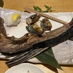 海鮮原始焼 ろば炭魚 - 国産本鮪ヒレ肉と鮮魚の原始焼き