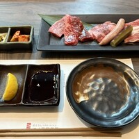 近江うし焼肉 にくTATSU 日本橋室町店 - 近江ランチ