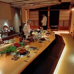 六本木 大皿焼肉 老中 - 店内 (カウンター14席)