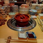 六本木 大皿焼肉 老中 - 真ん中のカウンター席