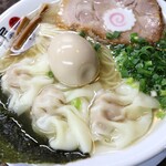 自家製麺 ら～めん かり屋 - ワンタンは通常2個、1個はサービスしてくれました<(_ _)>