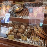 グルグルベーカリー - 陳列棚の様子②。