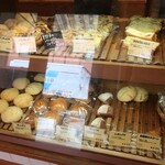 グルグルベーカリー - 陳列棚の様子①。