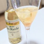 公正屋 - ワインに西洋梨入れて飲んでみたの。うん、うん　良い感じ♫