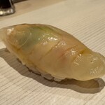 鮨 にし岡 - 皮剥（神奈川・長井） 中に肝　◎