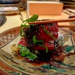 六本木 大皿焼肉 老中 - 「ハツ刺し」九条葱と京都黒七味だれ