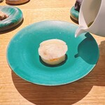 SÉN - 梨とあぶらちゃんのソルベ、上に乗ってるのは洋梨