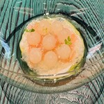 SÉN - 紅鱒のお刺身、白蕪のピューレ、丸くくり抜いた冬瓜にライムとか