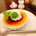 パルファン - さつまいものクレームブリュレ　生クリームのせ