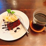 パルファン - ホットコーヒーとケーキ