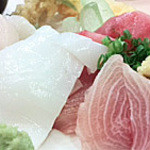 すし・魚処 のへそ  - 写真を見ているだけでも食べてみたくなる刺身たち