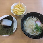 河童壽司 秋田御所野店 - 香ばし炙りおにぎり：９０円+かけうどん：９０円+ちょこっとフライドポテト：９０円（各税込）【２０２５年１２月撮影】