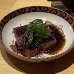 六本木 大皿焼肉 老中 - ハツ　九条葱と黒七味だれ