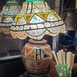 鑪 - 窓際カウンターのランプ