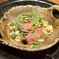 焼肉牛印 銀座店 - フルーツ玉ねぎと金沢セリのすき焼き