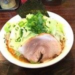 大手町ラーメン - 旨辛スタミナトンコツラーメン900円（大盛/無料）野菜がタップリです