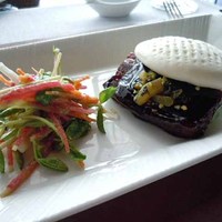 中国料理 「チャイナブルー」 コンラッド東京 - 東坡肉を蒸し花巻と共に
