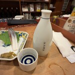 シンスケ - 徳利、上一本青線は樽酒の証