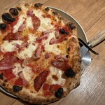 PISOLA - サラミとベーコン(ピッツァ)