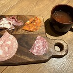 PISOLA - スペイン産8ヶ月熟成生ハムとサラミ盛り合わせ(初回クーポン:無料)、ミネストローネ(セットスープ)