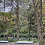 セルクル - 川面に面したテラスがたくさんあります。川の流れ、ほんとに綺麗でした