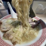 まるえ中華そば 巣鴨 - 麺リフト