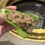 焼肉とみ - 和牛の肉ピーマン　お肉乗せました　ピーマンシャキシャキ、肉がうまうま！