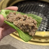 焼肉とみ 横浜関内店 - 和牛の肉ピーマン　お肉乗せました　ピーマンシャキシャキ、肉がうまうま！