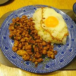 マンゴツリーキッチン ガパオ - 鶏のガパオ