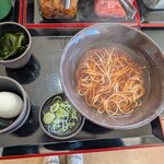 ゆで太郎 もつ次郎 - 料理写真:朝そば(温)(生卵)野菜かき揚げを三陸産わかめ変更。