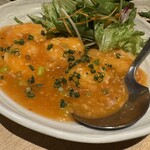 ななや - プリプリの辛さ控えめエビチリ