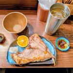 かすうどん 燕び - ヒラマサ塩カマ焼き