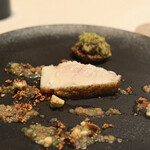 カンテサンス - クエ　舞茸　キャベツのガレット　カリフラワー　水晶文旦　ヘーゼルナッツ