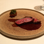 カンテサンス - めぐみ鴨とレンコンのフリットセルバチコ添え　カシスリキュールや赤ワインのソース