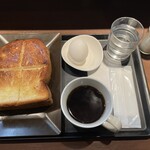 阪急ベーカリー＆カフェ - 料理写真:厚切りバタートーストセット（ゆで卵付）550円