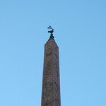 Tucci restaurant - オベリスクの上に平和の鳩