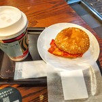 スターバックス・コーヒー - カフェミスト(Tall)、ベーコンエッグチーズベーグルサンド