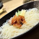 焼肉 ホルモンCHINTAN - りんごの甘みと食感が心地よい