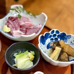 福よし - 刺身定食の刺身と小鉢