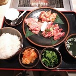 炭火焼肉 七輪房 - 