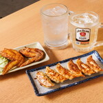 まじめや - 餃子＋手羽先＋お酒